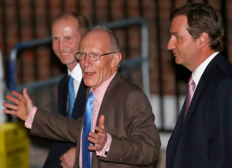 2013-07-22T212618Z-231133512-LM1E97M1NGS01-RTRMADP-3-BRITAIN-ROYAL-BABY-JPG3976818619253869705