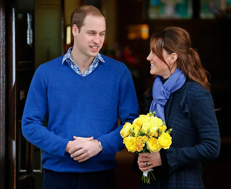 2013-07-22T071336Z-711275315-GM1E97M163O01-RTRMADP-3-BRITAIN-ROYAL-JPG4481654198154359431