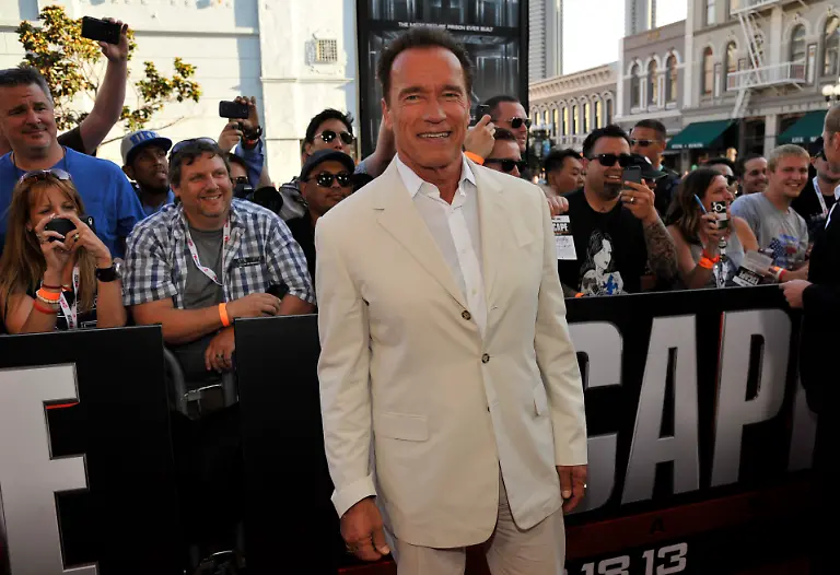 3285E6005FED85B9-jpg6179220502770124757