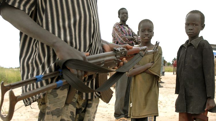 Der Südsudan erlangt endlich seine Unabhängigkeit, die Kämpfe gehen trotzdem weiter.