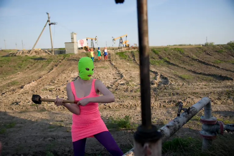 2013-07-16T163600Z-1041518664-GM1E97H01IY01-RTRMADP-3-RUSSIA-PUSSYRIOT-JPG283103530208938929