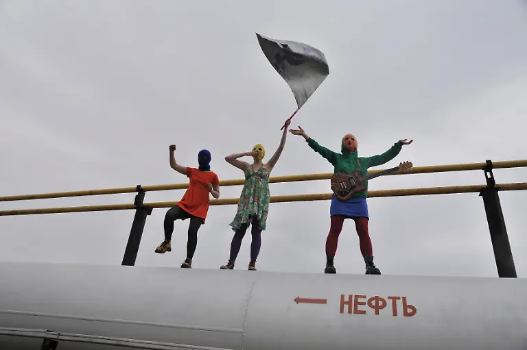 2013-07-16T163023Z-501139788-GM1E97H01AN01-RTRMADP-3-RUSSIA-PUSSYRIOT-JPG5731156069770691504