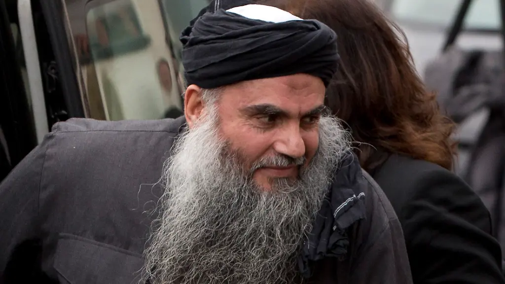 2013-07-06T194504Z-1939935863-GM1E9770A5C01-RTRMADP-3-JORDAN-BRITAIN-QATADA-JPG6450443486850077841