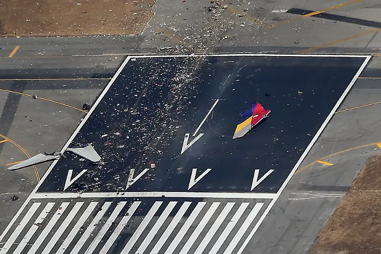 2013-07-07T000116Z-490068559-GM1E9770M7801-RTRMADP-3-USA-CRASH-ASIANA-JPG4409105124664968361