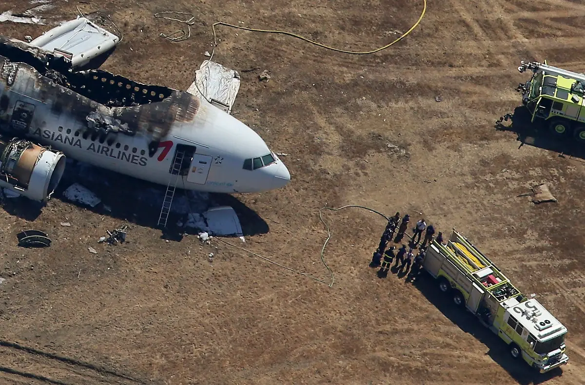 2013-07-06T234525Z-287842500-GM1E9770KQX01-RTRMADP-3-USA-CRASH-ASIANA-JPG8114386856767324588