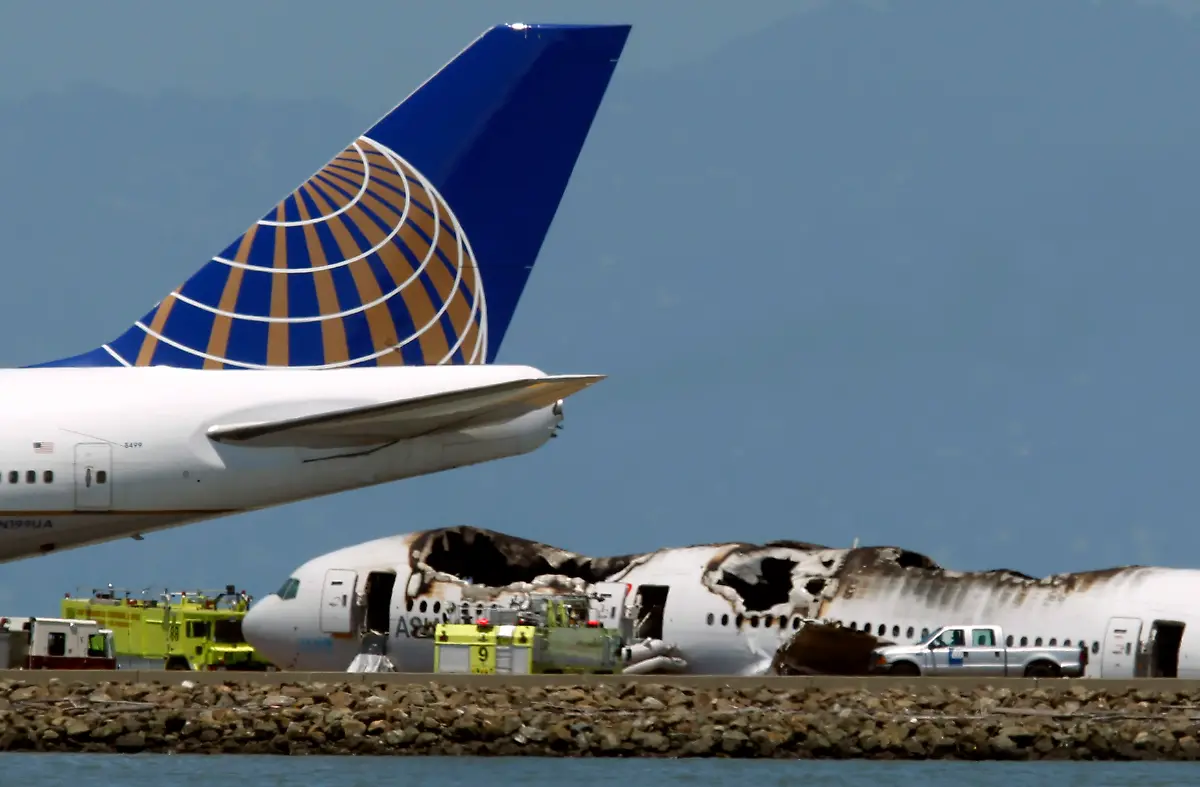 2013-07-06T223255Z-1155101506-GM1E9770I0I02-RTRMADP-3-USA-CRASH-ASIANA-JPG642086109638006936