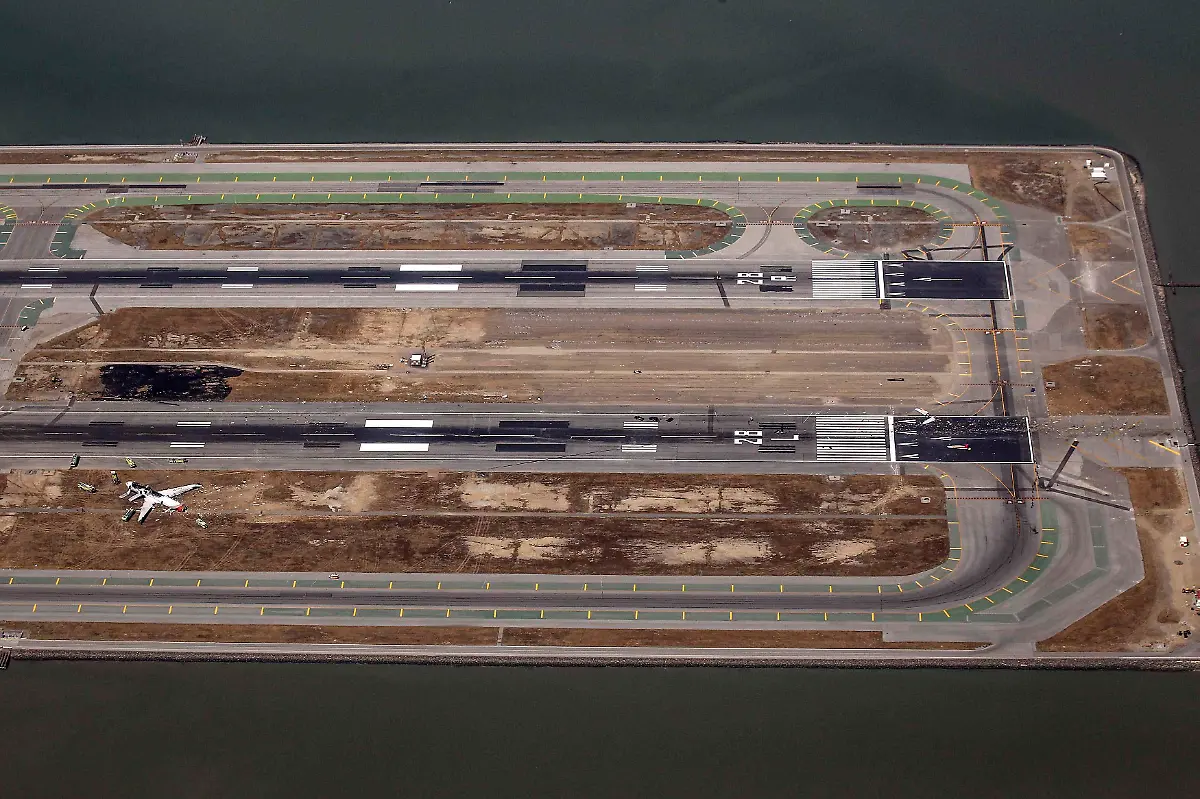 2013-07-06T233819Z-2143056610-GM1E9770L4001-RTRMADP-3-USA-CRASH-ASIANA-JPG1905935715226269587