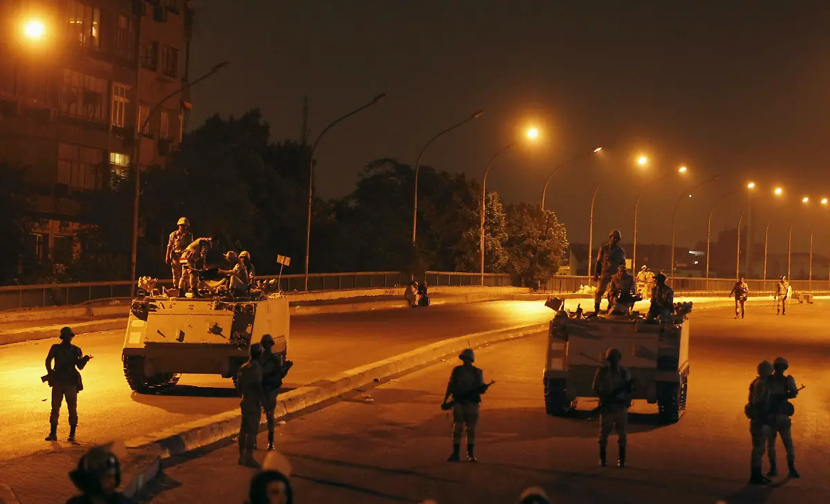 2013-07-03T203329Z-407250285-GM1E9740CIA01-RTRMADP-3-EGYPT-PROTESTS-JPG1017207586678714268