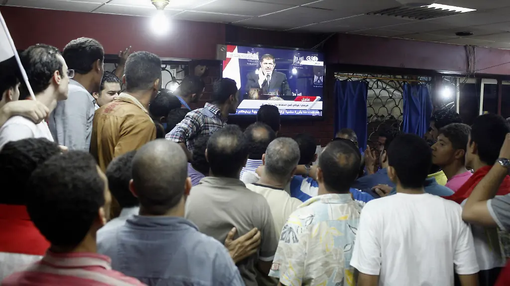 2013-07-02T224336Z-470047948-GM1E9730II801-RTRMADP-3-EGYPT-PROTESTS-MURSI-SPEECH-JPG2295775912878807071