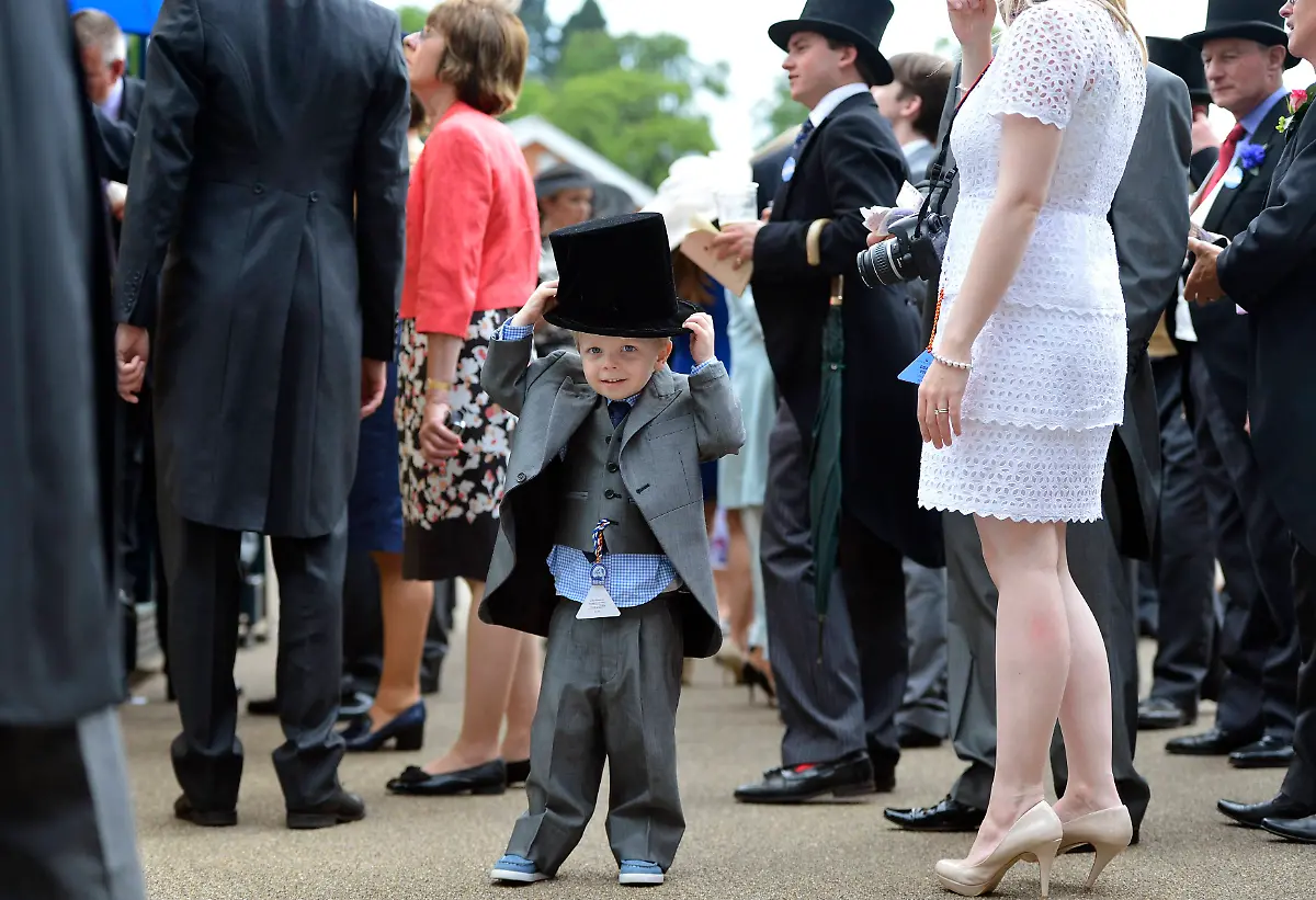 2013-06-21T153333Z-1494658674-GM1E96L1TBB01-RTRMADP-3-HORSERACING-ASCOT-JPG5720901945499848301