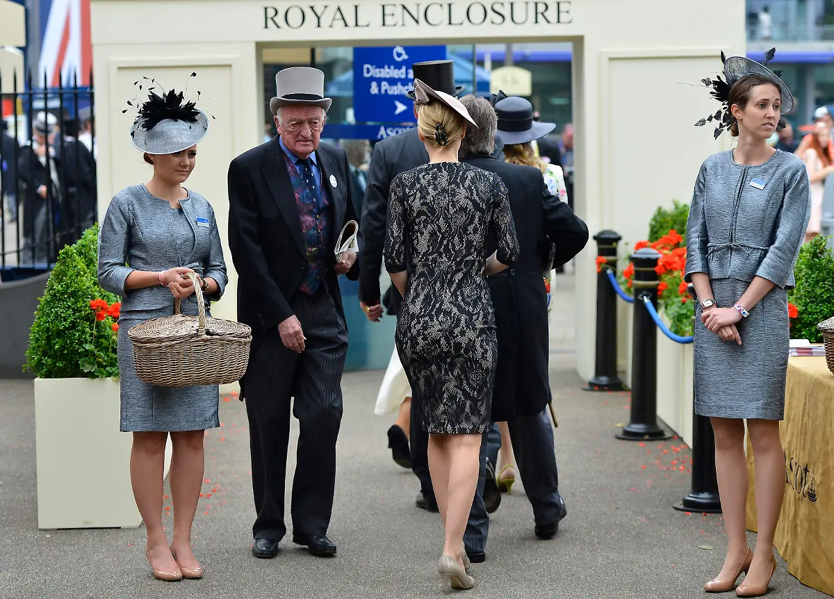 2013-06-20T135921Z-1845273422-LM1E96K12TC01-RTRMADP-3-HORSERACING-ASCOT-FASHION-JPG8460486207246663815