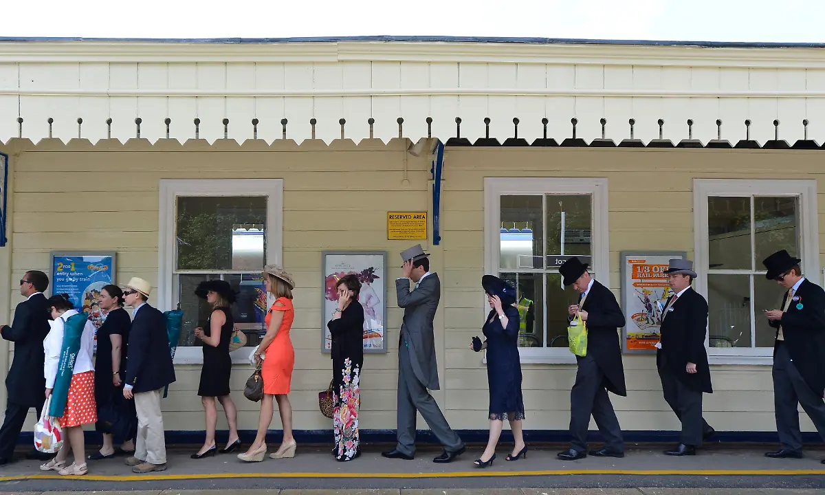 2013-06-19T141227Z-1314796235-GM1E96J1PMV01-RTRMADP-3-HORSERACING-ASCOT-JPG7402751677987803782