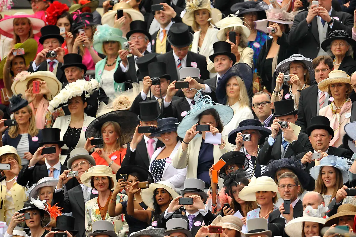 2013-06-20T135807Z-1402270726-LM1E96K12P701-RTRMADP-3-HORSERACING-ASCOT-FASHION-JPG7855452922290643196