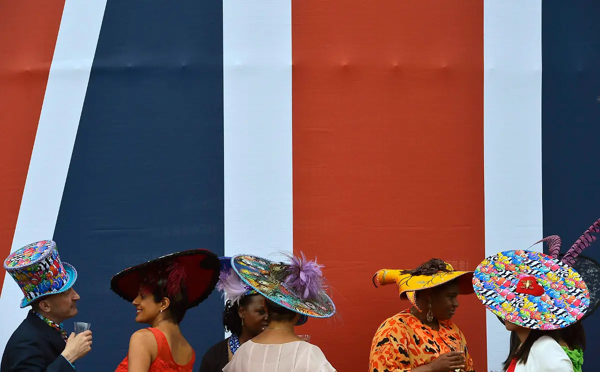 2013-06-18T203842Z-617613506-GM1E96J029C01-RTRMADP-3-HORSERACING-ASCOT-JPG7687097388099828328