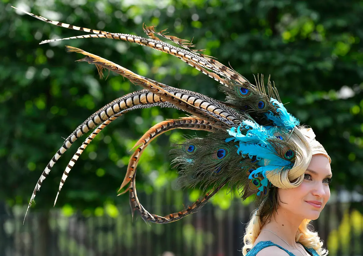 2013-06-19T143726Z-1337016455-GM1E96J1QRV01-RTRMADP-3-HORSERACING-ASCOT-JPG455542189631520110