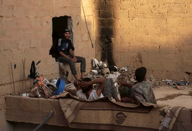 2013-06-18T094750Z-1217144025-GM1E96I1DD401-RTRMADP-3-SYRIA-CRISIS-JPG8483055288909864065