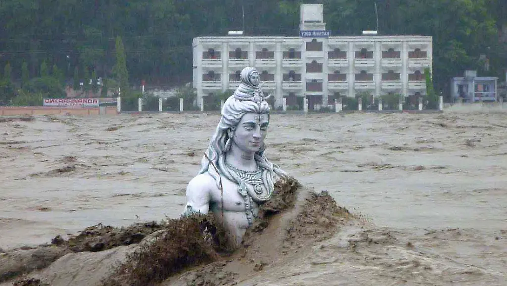 2013-06-19T164440Z-1060101531-GM1E96K01ME01-RTRMADP-3-INDIA-FLOODS-JPG1056801782830468123