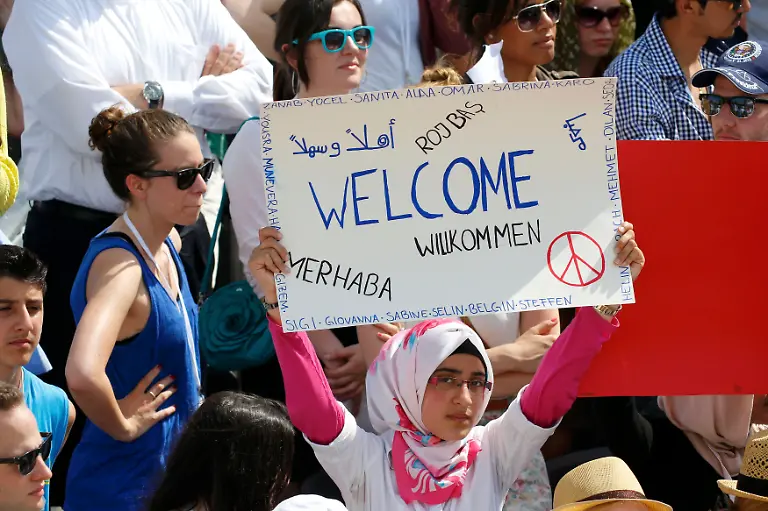 2013-06-19T134818Z-1670935289-LR2E96J12C7P7-RTRMADP-3-OBAMA-BERLIN-JPG8955240356322195792