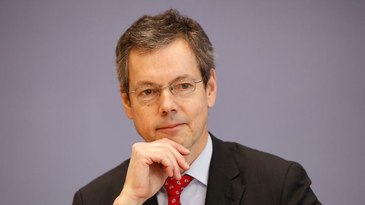"Das Hauptproblem ist die mangelnde Bereitschaft der Politik zu grundlegenden Lösungen", sagt der Wirtschaftsweise Peter Bofinger.