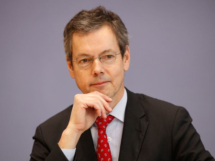 Bofinger glaubt nicht, dass mit Eurobonds der Zinssatz zu sehr steigt.