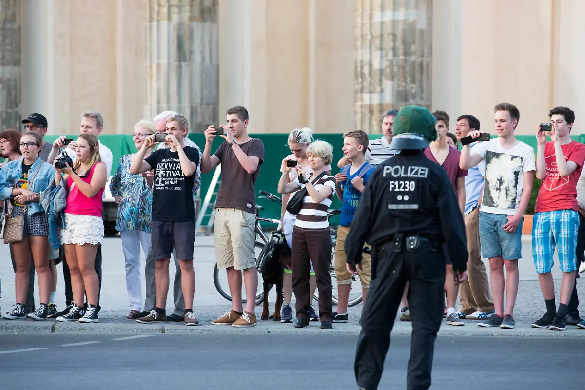 3285A400FFC97ED9-jpg8376492439374669337