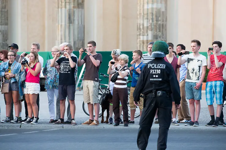 3285A400FFC97ED9-jpg8376492439374669337