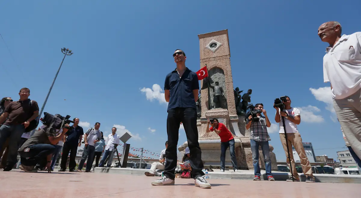 3285A40042126528-jpg6074312094511642031