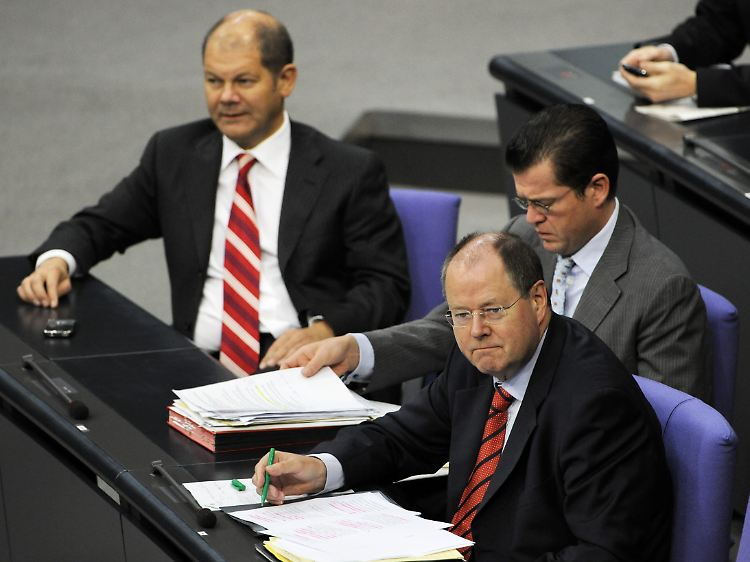 Scholz, Guttenberg und Steinbrück im Bundestag.