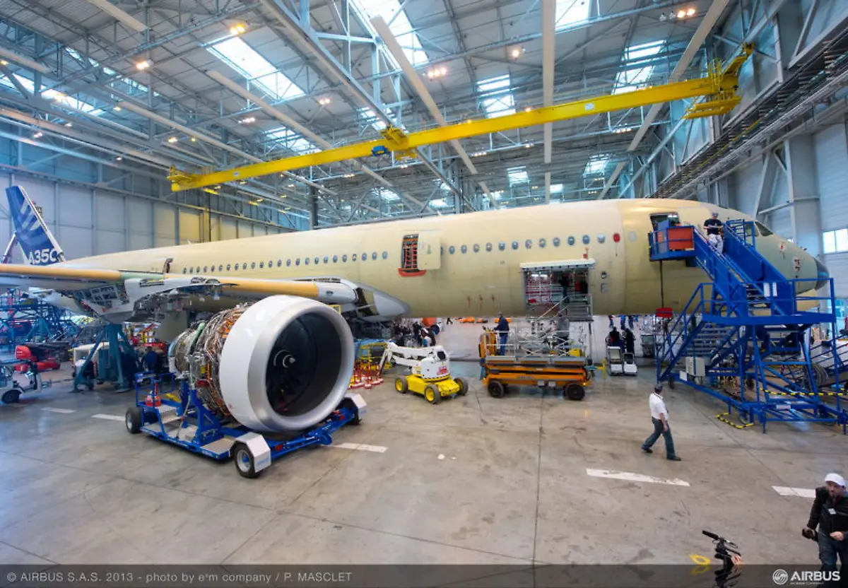 A350-XWB-Trent-Engine-mounting4