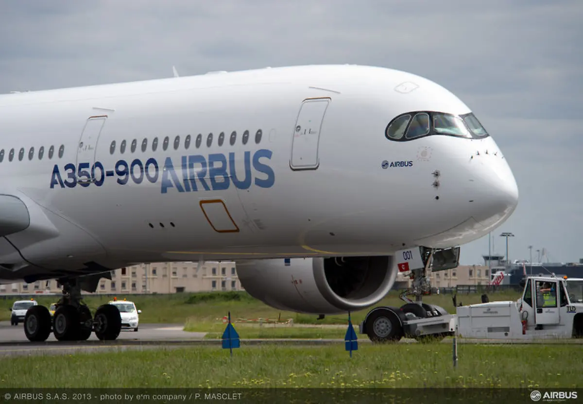 A350-XWB-paint-shop-rollout-7