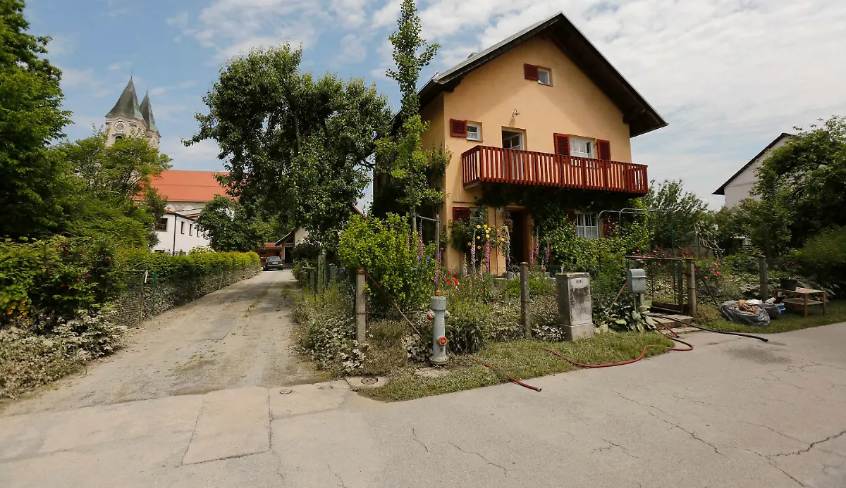 2401846002013996888-2