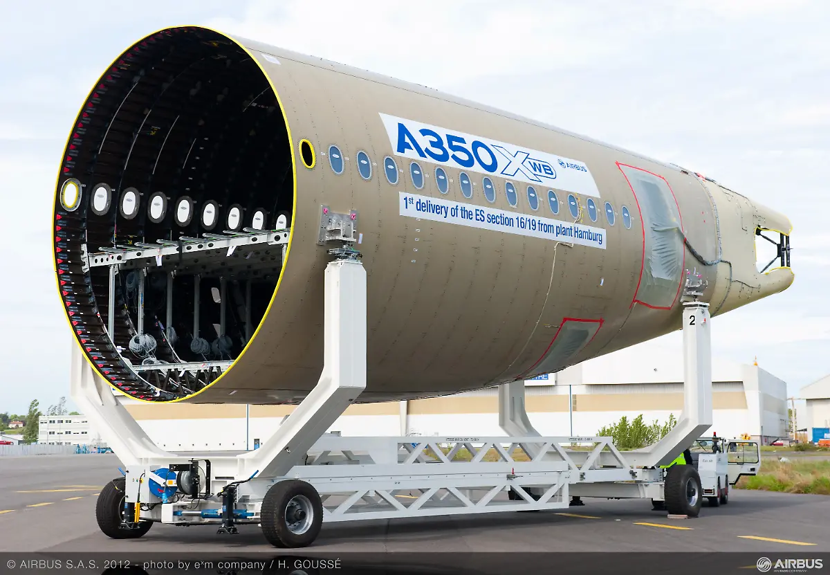 A350XWB-ES-S16-19-delivery-at-FAL-in-Toulouse-25042012