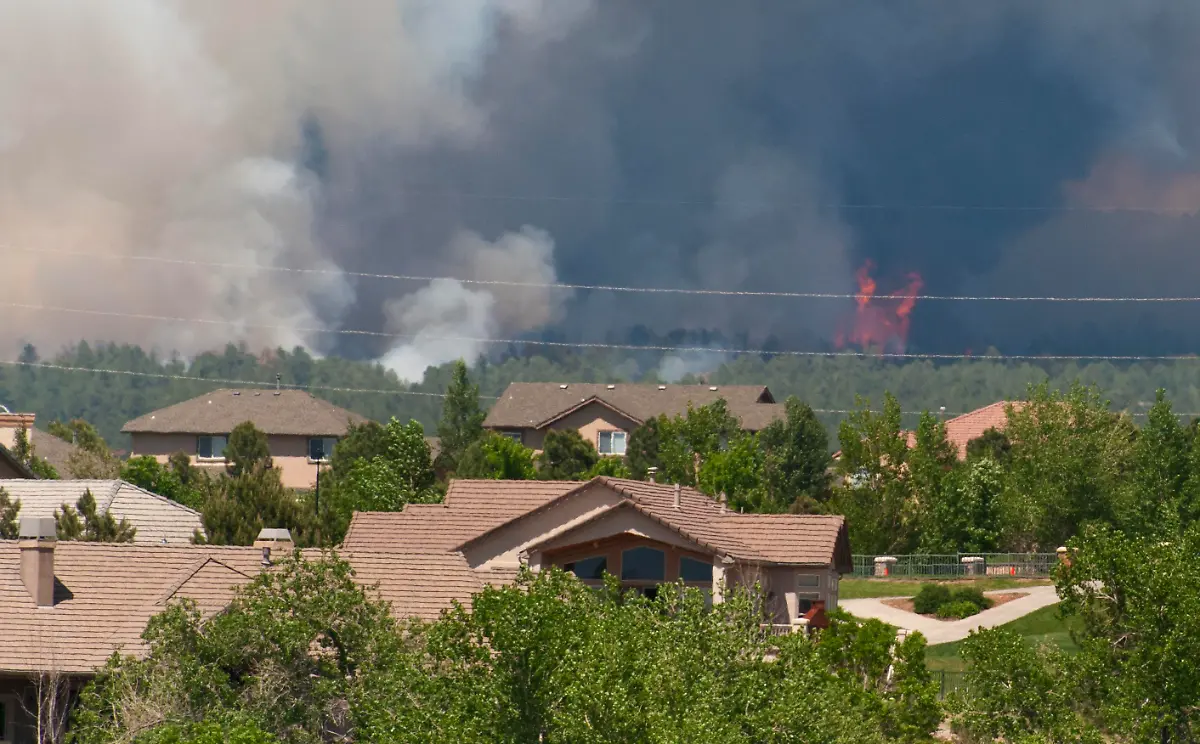 2013-06-12T031304Z-1404844072-TM4E96B1RU001-RTRMADP-3-USA-FIRES-COLORADO-JPG109893608666495699