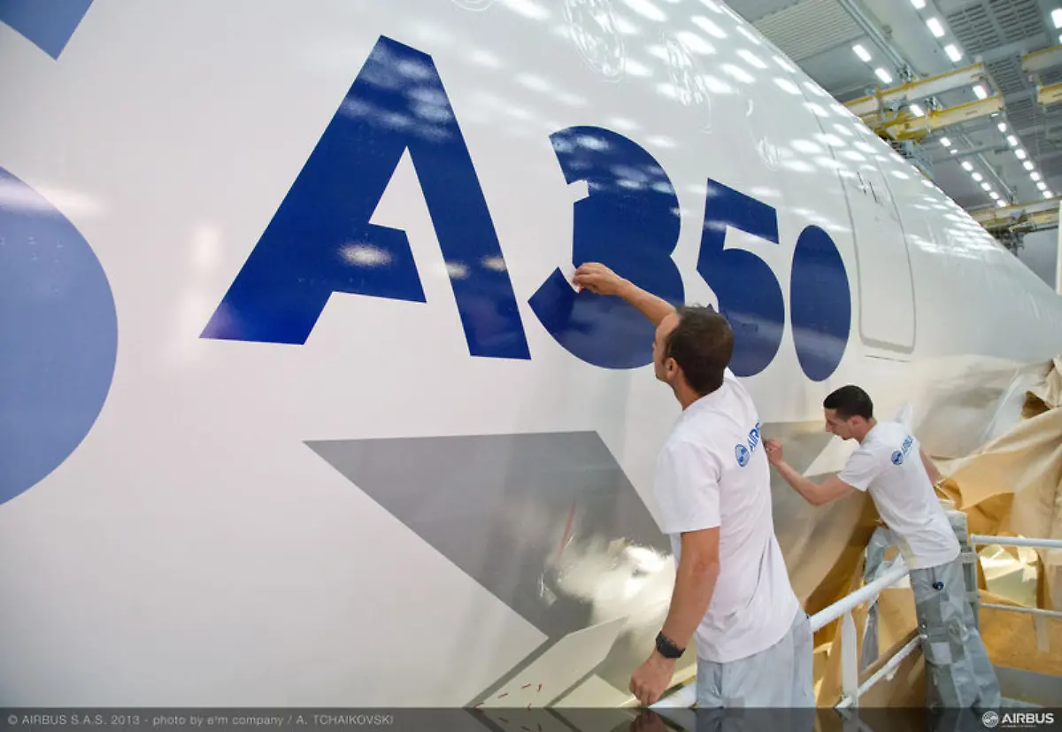 A350-XWB-MSN1-fuselage-demasking-06