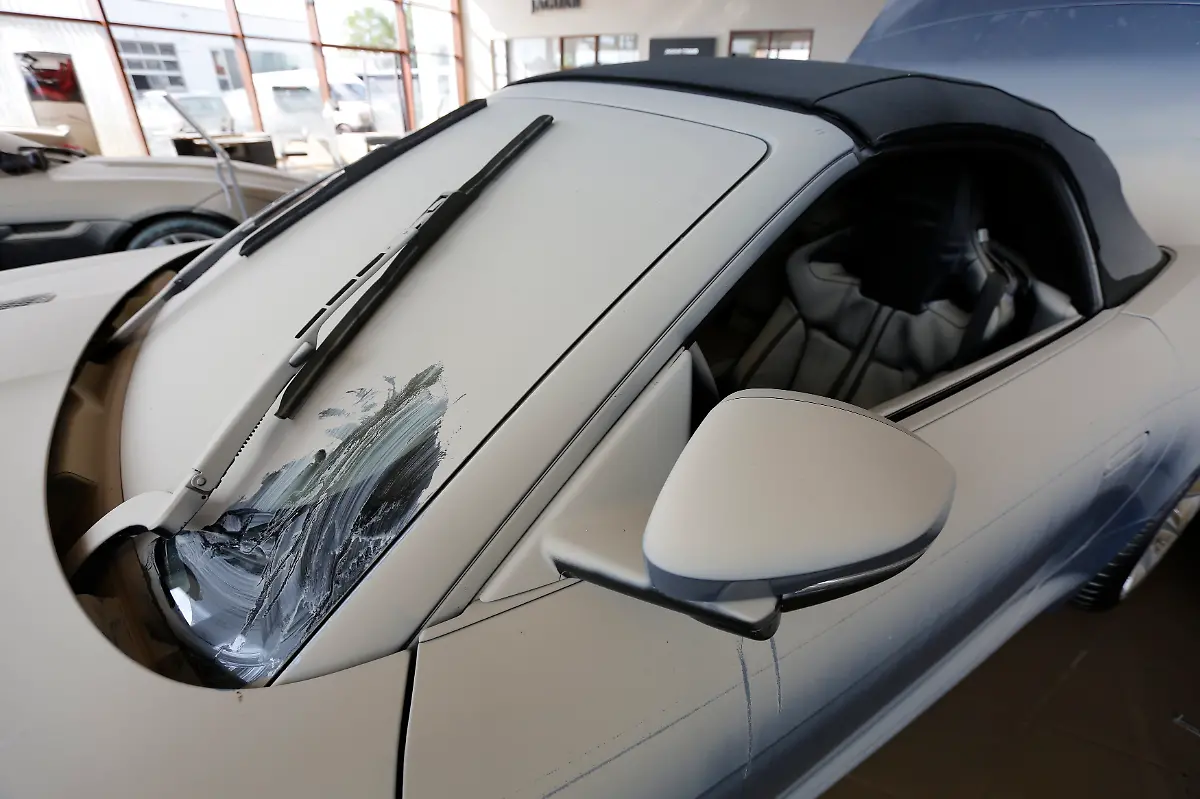 2013-06-09T163521Z-169049332-GM1E96A00U601-RTRMADP-3-FLOODS-CENTRALEUROPE-JPG5455174152562280363