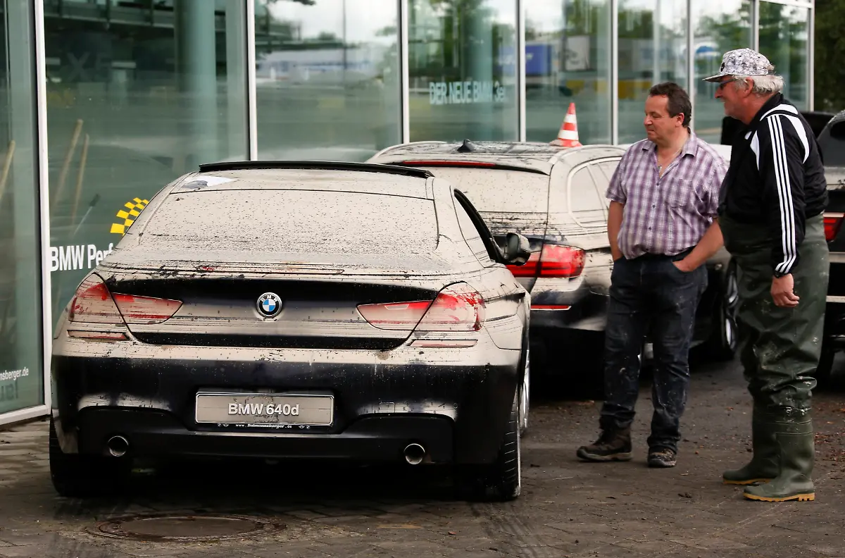 2013-06-10T170218Z-1467220157-GM1E96B02QP01-RTRMADP-3-FLOODS-CENTRALEUROPE-JPG2608601170275712724