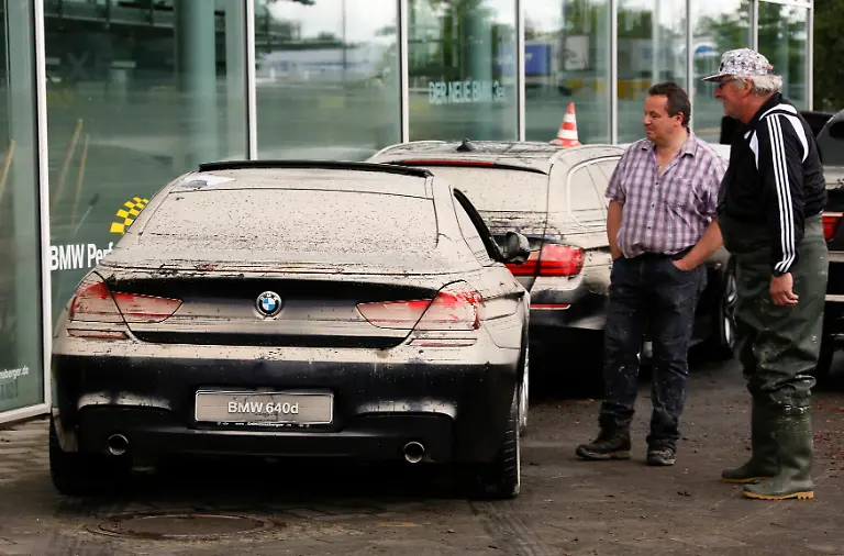 2013-06-10T170218Z-1467220157-GM1E96B02QP01-RTRMADP-3-FLOODS-CENTRALEUROPE-JPG2608601170275712724