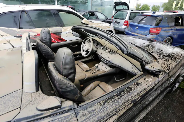 2013-06-10T171144Z-120600051-GM1E96B036Q01-RTRMADP-3-FLOODS-CENTRALEUROPE-JPG1025362403660770299