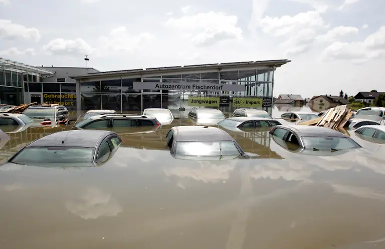 2013-06-07T125333Z-1875823830-BM2E967154V01-RTRMADP-3-FLOODS-CENTRALEUROPE-JPG7112595035391654182