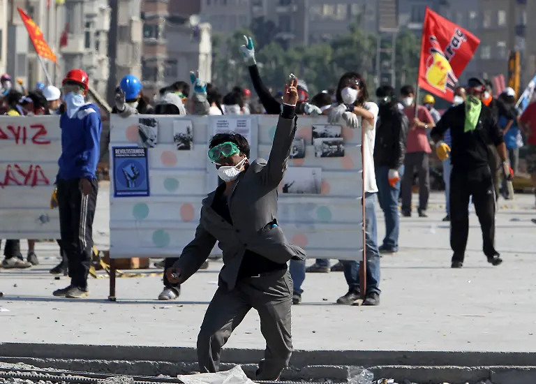 328596003C856B3E-jpg1582814691377740830