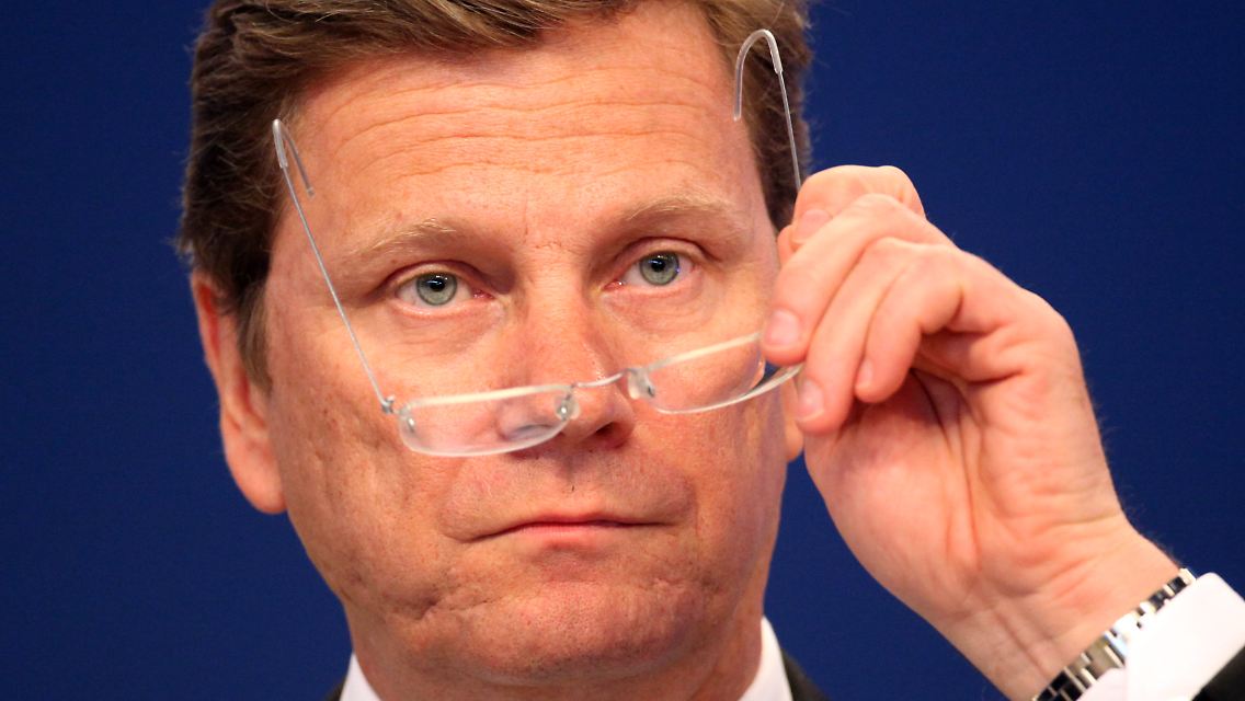 Tiefe Sorgenfalten auf der Stirn des Vorsitzenden: werden die Grünen für die CDU auch im Bund koalitionsfähig, wird der Weg an die Regierung immer steiniger.