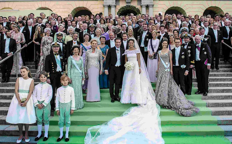 2013-06-08T183150Z-1469776950-GM1E96906X601-RTRMADP-3-SWEDEN-ROYALWEDDING-JPG5340301647052994442
