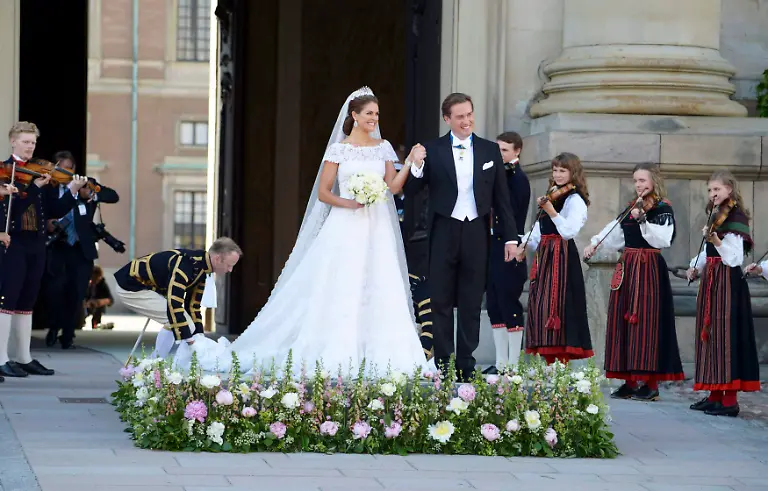 2013-06-08T152754Z-1331045756-GM1E9681T1B01-RTRMADP-3-SWEDEN-ROYALWEDDING-JPG3167954022673997861