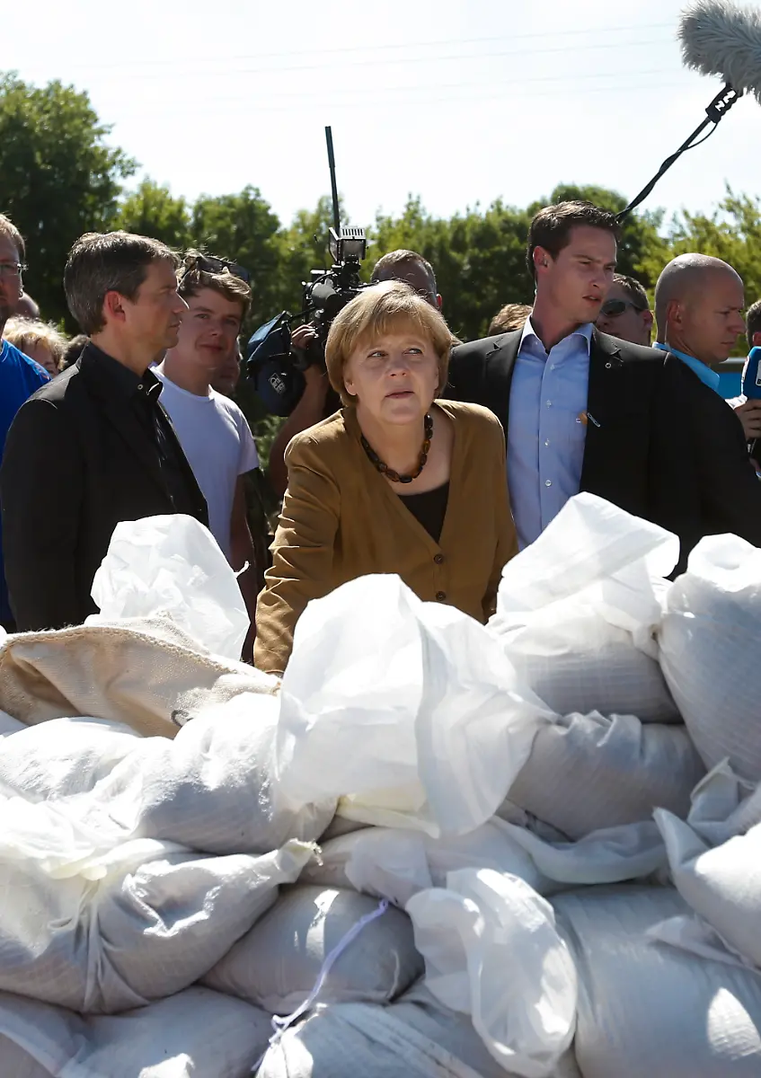 32858C0055CA75FB-jpg1998167174472571303