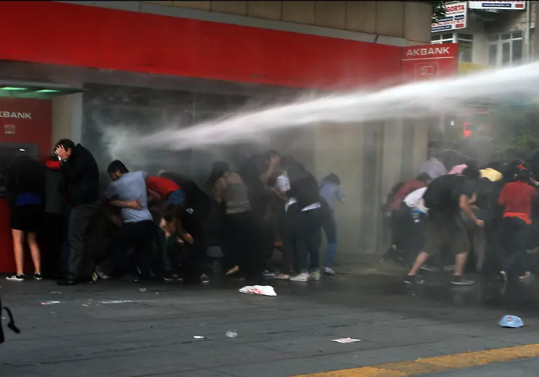 32858A005F9A774B-jpg3685910442696631163