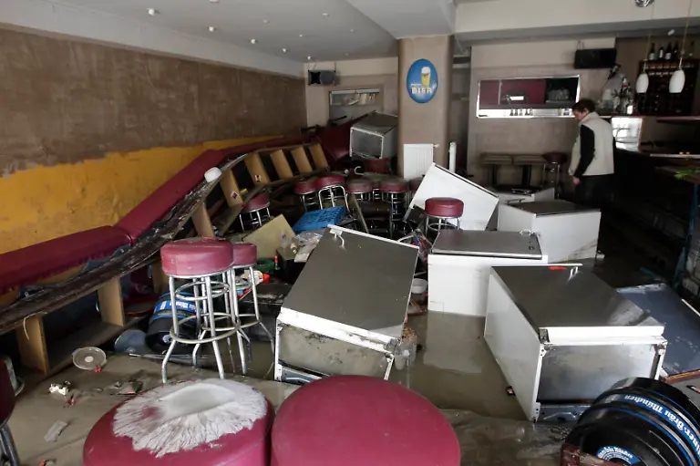 2013-06-04T113925Z-470162596-BM2E96410FW01-RTRMADP-3-FLOODS-CENTRALEUROPE-JPG6276897182333261636