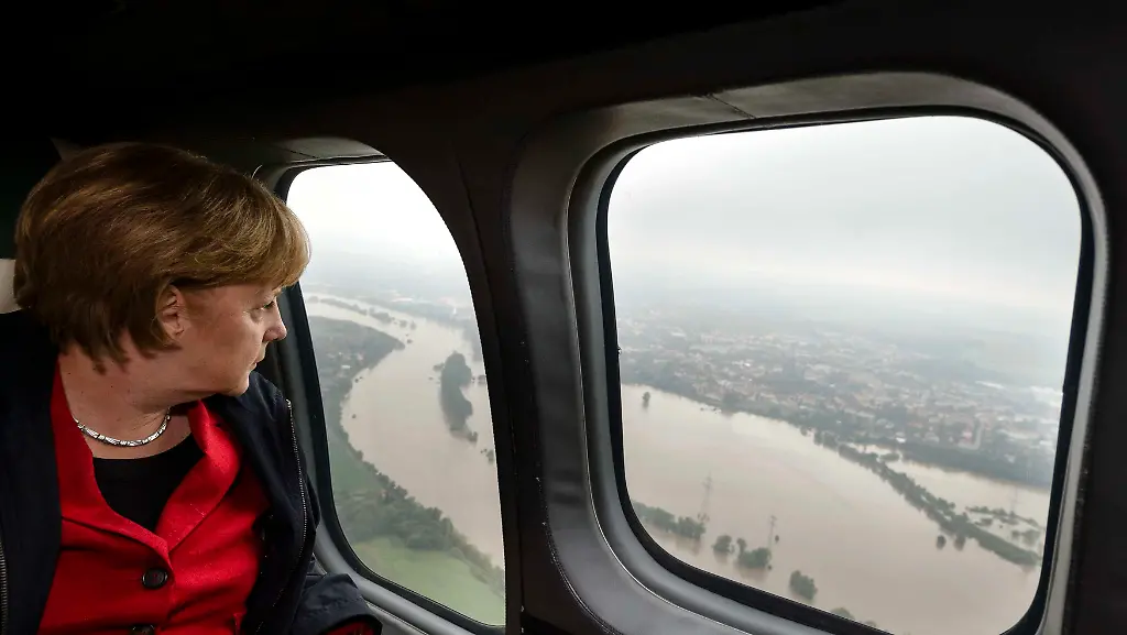 2013-06-04T115926Z-1566398112-BM2E964127Y01-RTRMADP-3-FLOODS-CENTRALEUROPE-JPG4471761660238354401