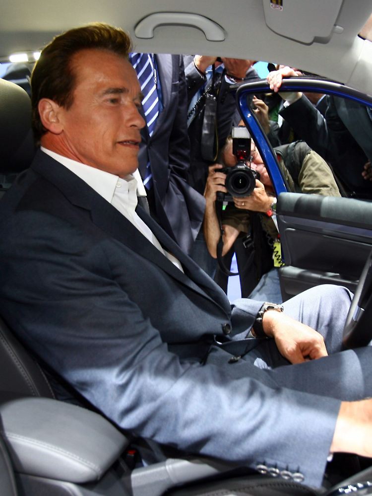 Steigt in nächster Zeit vielleicht lieber aufs Auto um: Gouverneur Arnold Schwarzenegger.