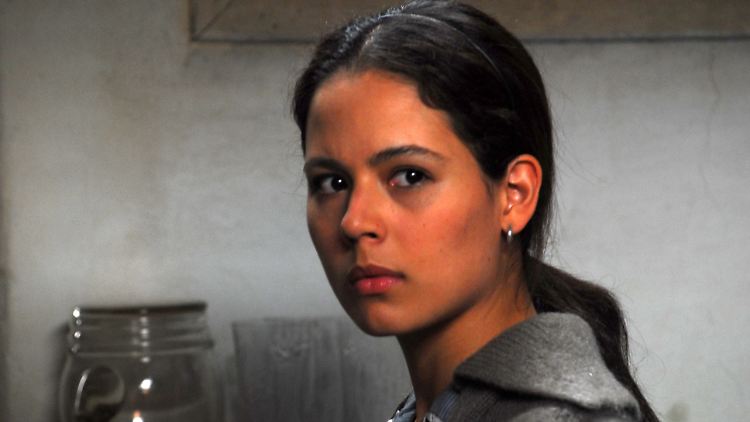 Martina Garcia brilliert in der Rolle des Hausmädchens Rosa.