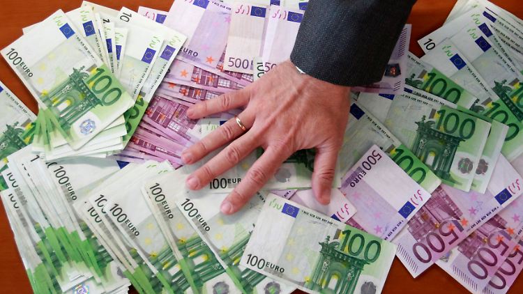 Es geht ums Geld: Moody's senkt Portugals Rating. Der Spardruck wird für das Land damit noch größer.